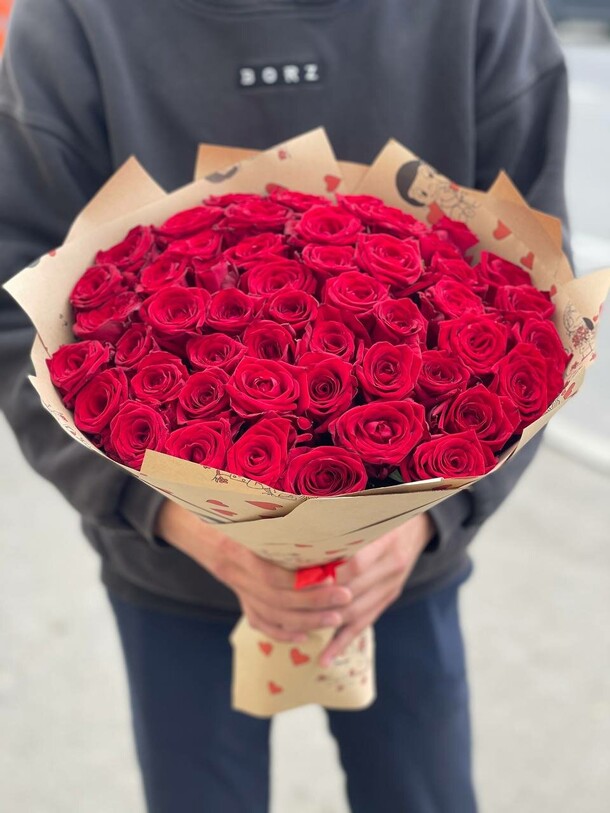 Букет цветов Love is за 10930₽ с доставкой в Москве от Little Verginia на Flawery