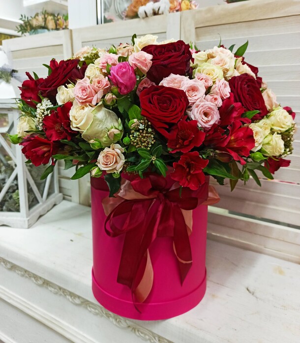 Букет цветов Композиция "amore mio" за 10630₽ с доставкой в Москве от FlorMarket.RU-Флормаркет.РФ на Flawery