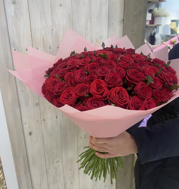 Букет из 101 красной розы за 13500₽ с доставкой в Москве от FlorMarket.RU-Флормаркет.РФ на Flawery