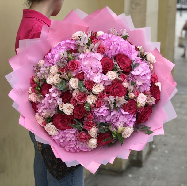 Букет « малиновый фреш» за 17358₽ с доставкой в Москве от FlorMarket.RU-Флормаркет.РФ на Flawery
