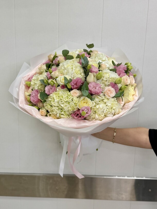 Букет цветов Джорджия за 12990₽ с доставкой в Москве от FlorMarket.RU-Флормаркет.РФ на Flawery