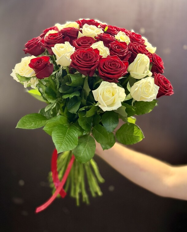 Букет роз "love" за 4600₽ с доставкой в Москве от FlorMarket.RU-Флормаркет.РФ на Flawery