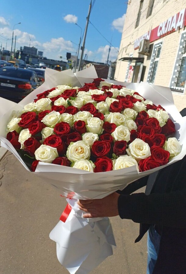 Букет цветов Большой букет свежих роз 101 штука за 33629₽ с доставкой в Москве от Букетная №1 на Flawery