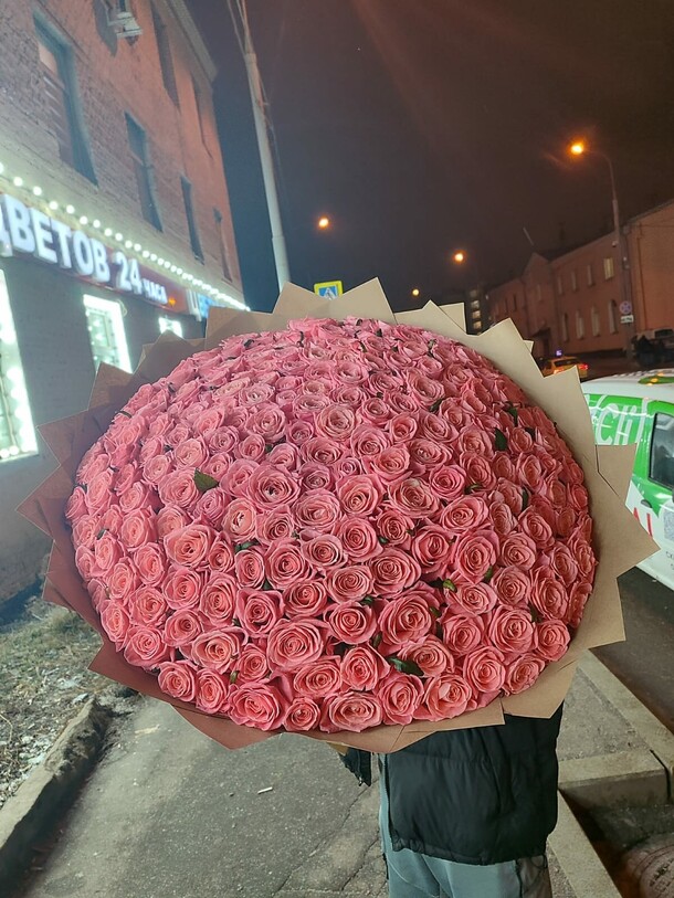 Букет из 201 розы 70см за 108779₽ с доставкой в Москве от Букетная №1 на Flawery