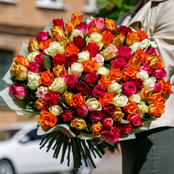 Букет цветов 101 роза микс за 12500₽ с доставкой в Москве от XflowerBoutique на Flawery