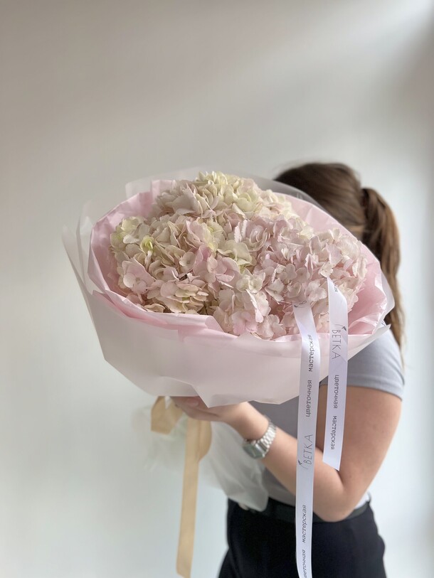 Букет из розовых гортензий 🩷 за 4125₽ с доставкой в Москве от Ветка на Flawery