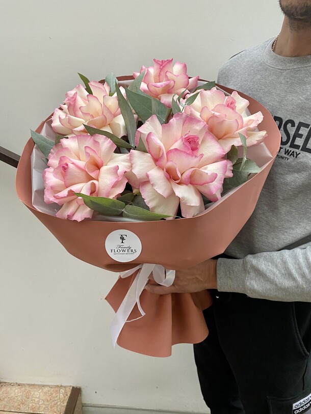 Букет из французских роз «эсперанс» за 3990₽ с доставкой в Москве от Family Flowers на Flawery
