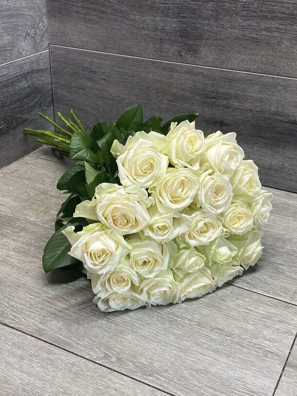 Букет цветов Роза белая-21 за 3999₽ с доставкой в Москве от Flowers heaven на Flawery