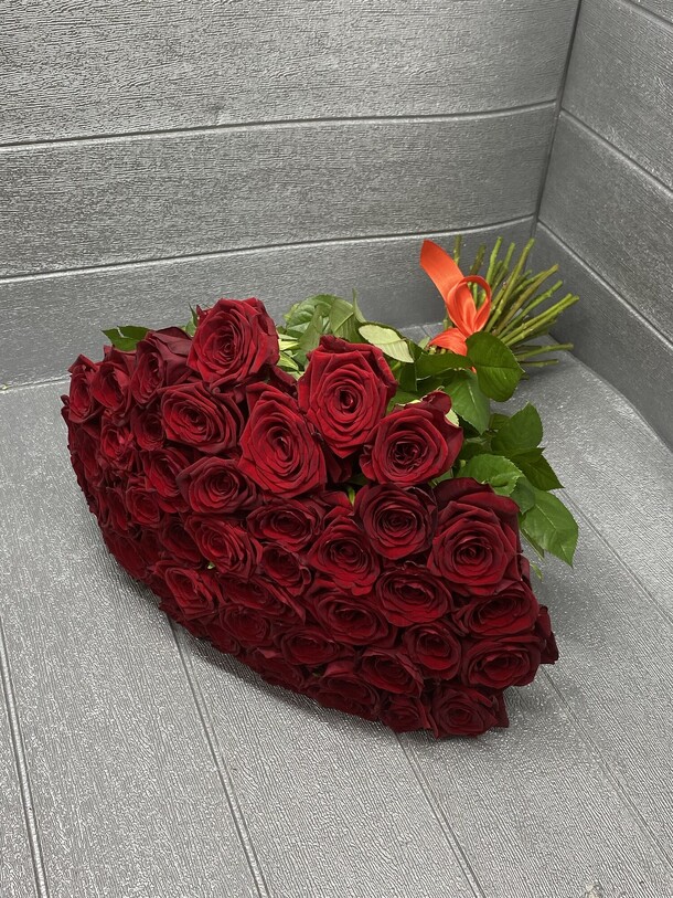 Букет цветов Красная роза -51 за 10270₽ с доставкой в Москве от Flowers heaven на Flawery