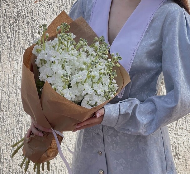 Букет цветов Белая маттиола за 6281₽ с доставкой в Москве от Flowers heaven на Flawery