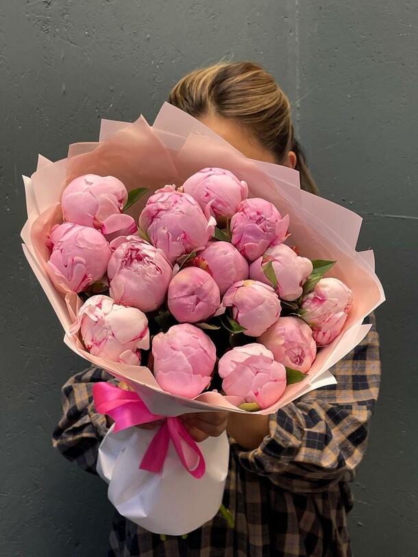 Букет цветов Пионы сара бернар за 15900₽ с доставкой в Москве от Flowers heaven на Flawery