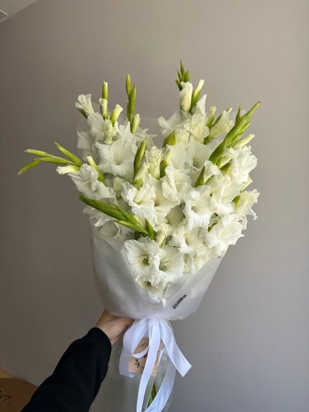 Букет цветов Гладиолусы белая за 9171₽ с доставкой в Москве от Flowers heaven на Flawery