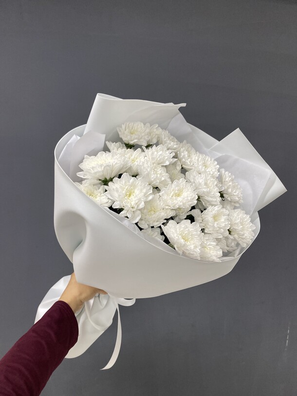 Букет цветов Хризантема кустовая за 1999₽ с доставкой в Москве от Flowers heaven на Flawery