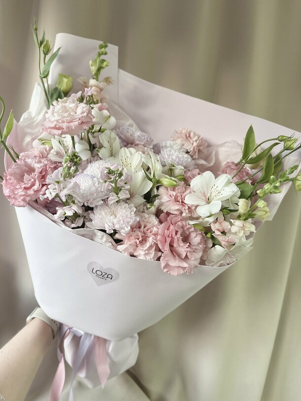 Крупный нежный букет, артикул F1546292 - 6650 рублей, доставка по городу. Flawery - доставка цветов