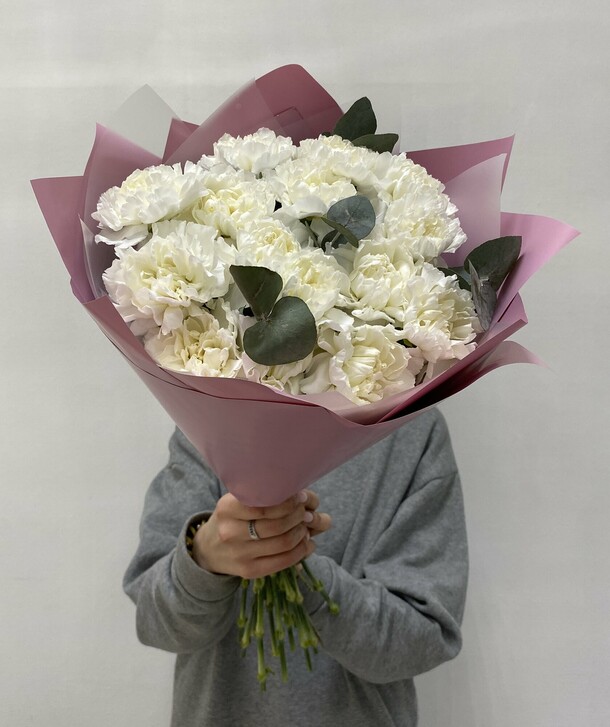 Ажурные белые гвоздики, артикул F1237982 - 2890 рублей, доставка по городу. Flawery - доставка цветов