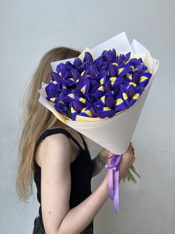 Букет цветов Ирисы за 6500₽ с доставкой в Москве от Пион Купидон на Flawery