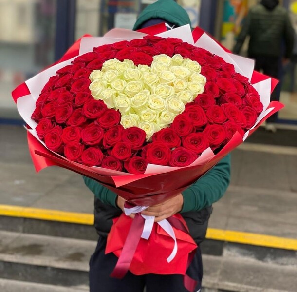 Букет цветов Сердца 💕 за 73204₽ с доставкой в Москве от Москва&Букеты на Flawery
