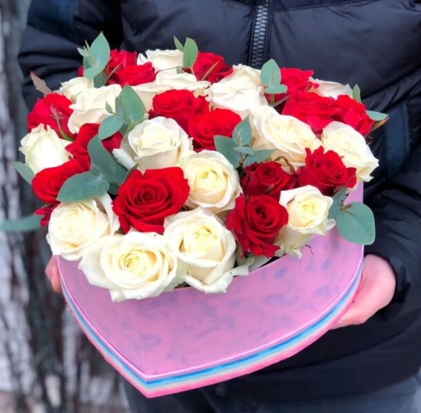 Букет цветов Композиция из микс роз в форме сердца 💕 за 31073₽ с доставкой в Москве от Москва&Букеты на Flawery