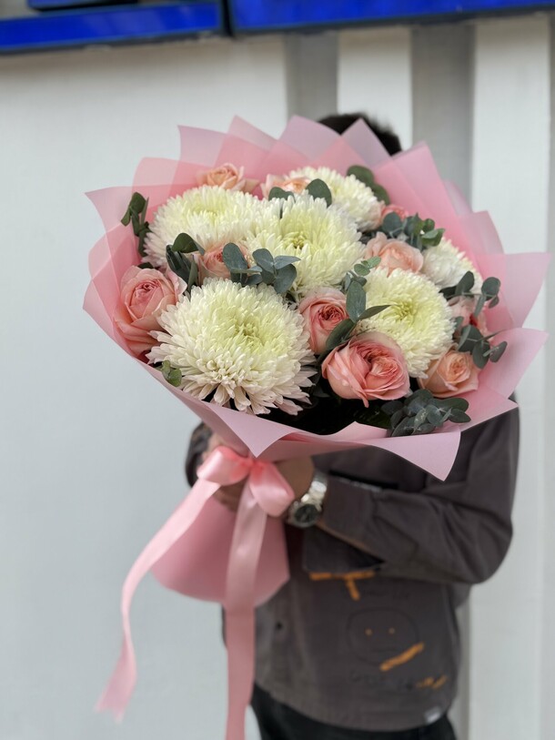 Букет цветов микс 💐, артикул F1435891 - 13000 рублей, доставка по городу. Flawery - доставка цветов