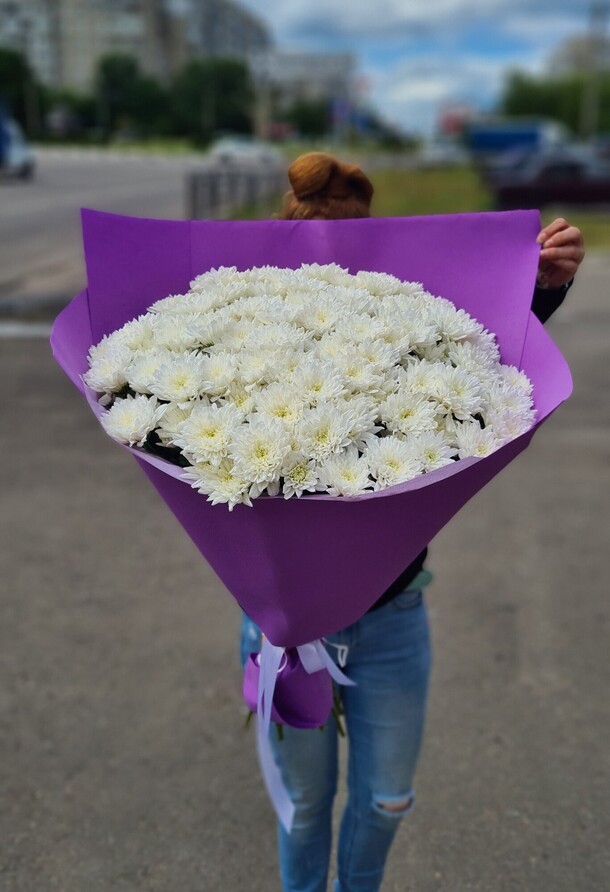 Букет из 19 хризантем за 8350₽ с доставкой в Москве от Ассоль на Flawery