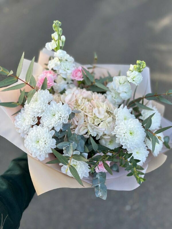 Нежный букет сюрприз для подруги, артикул F1223916 - 2997 рублей ...