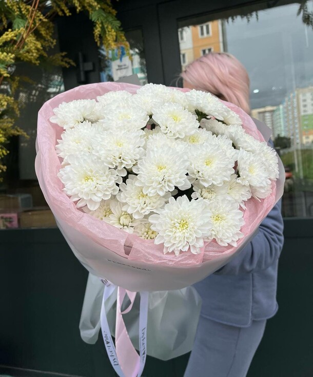 Букет-зефирка из белых хризантем за 3700₽ с доставкой в Красноярске от Букетвиль на Flawery