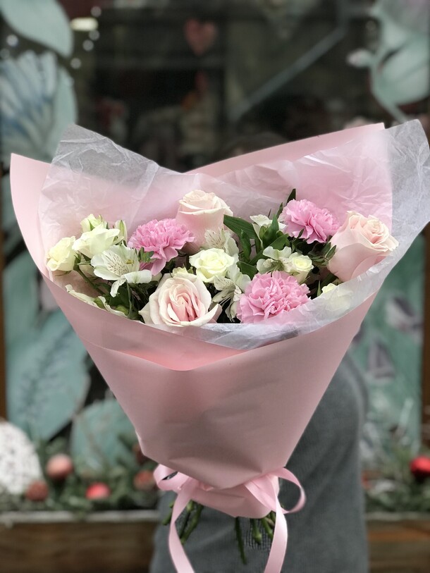 Букет с розами за 4500₽ с доставкой в Москве от Флорэзон на Flawery