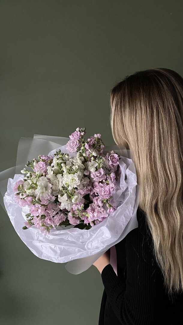 Букет из ароматной маттиолы «зефирка»💜 за 3650₽ с доставкой в Москве от Эко-мастерская Shelest на Flawery