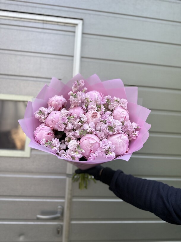 Букет из пионов за 10500₽ с доставкой в Москве от Aliya Flowers на Flawery