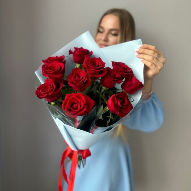 Букет 11 красных роз арт. 007 за 4450₽ с доставкой в Москве от Delivery Flowers на Flawery