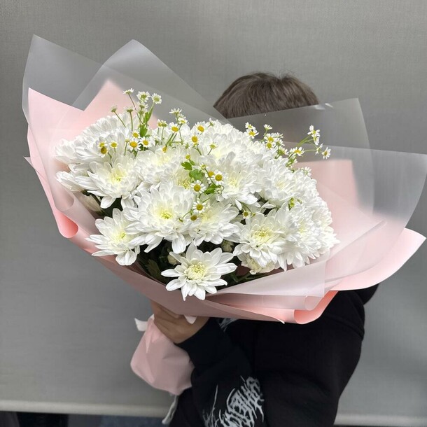 Букет цветов Хризантема и ромашки за 4900₽ с доставкой в Москве от Balloons_flowers_moscow на Flawery