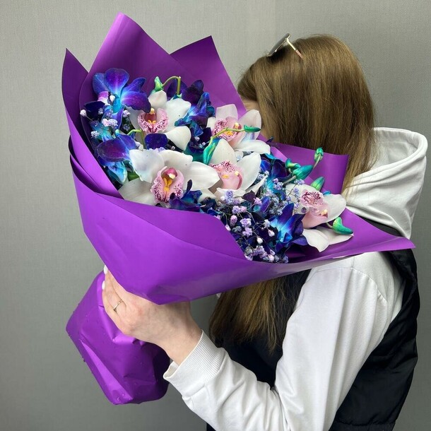 Букет цветов Космическая орхидея за 7500₽ с доставкой в Москве от Balloons_flowers_moscow на Flawery