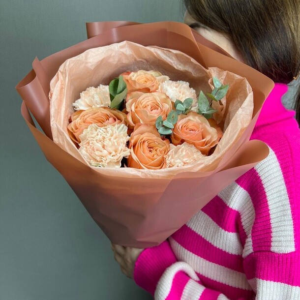 Букет цветов Чайные розы и диантус за 4900₽ с доставкой в Москве от Balloons_flowers_moscow на Flawery