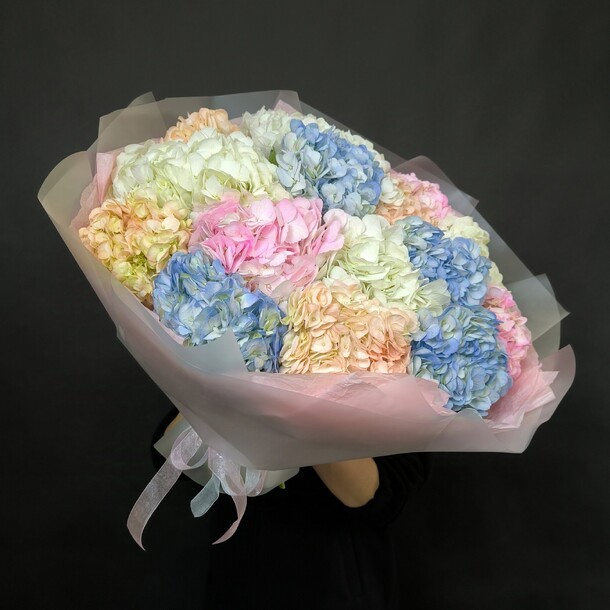 Букет цветов Гортензия микс 15 шт за 7990₽ с доставкой в Москве от Sharik Flowers на Flawery