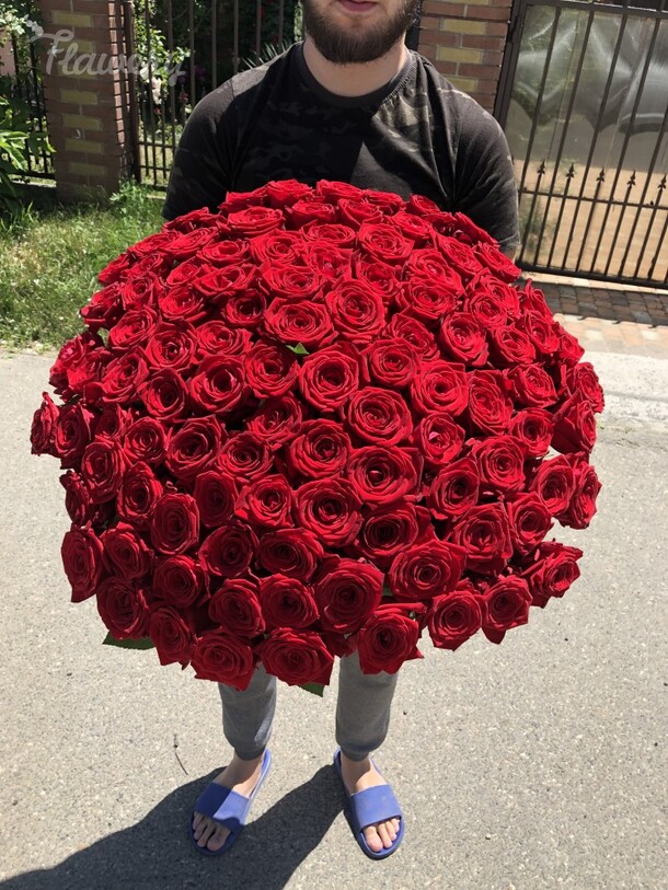 Букет цветов 101 роза за 38390₽ с доставкой в Москве от Lya buket на Flawery