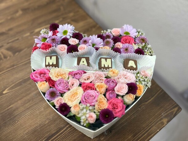 Букет цветов Мама за 45568₽ с доставкой в Москве от Цветочки на Flawery