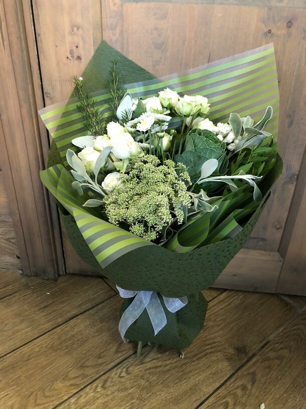 Симфония цветов, артикул F38811 - 17574 рублей, доставка по городу. Flawery - доставка цветов