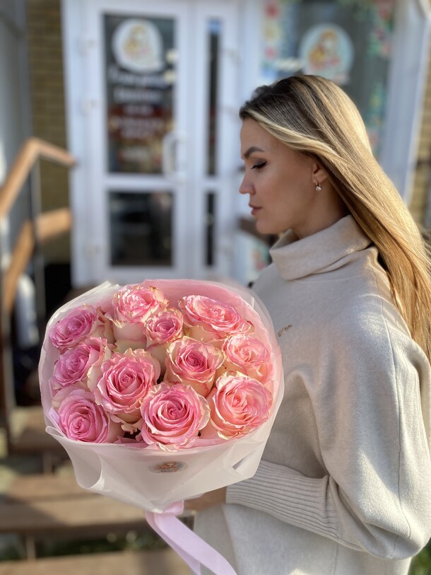 Букет цветов 11 розовых роз за 3350₽ с доставкой в Москве от ПолеСад на Flawery