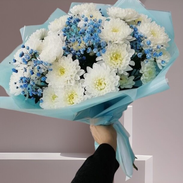 Букет цветов Хризантема и гипсофила за 2800₽ с доставкой в Москве от Магазин цветов Флоренция на Flawery