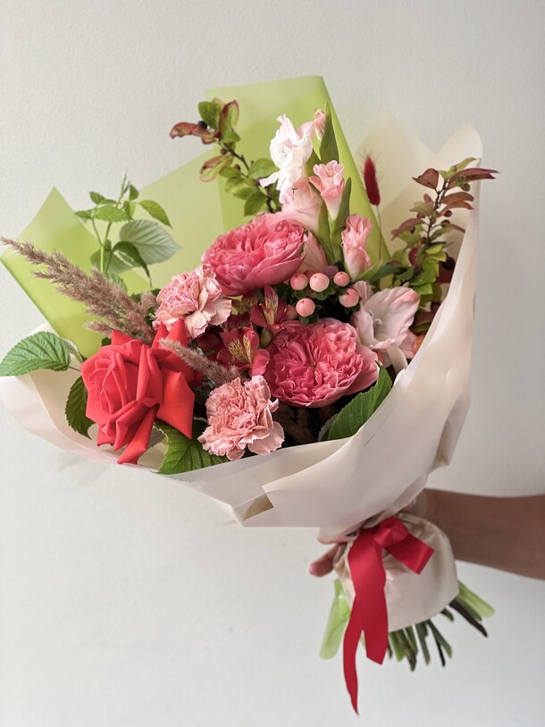 Букет с пионовидными розами за 5298₽ с доставкой в Москве от Protea Flowers на Flawery
