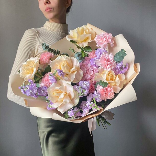Очаровывающий ароматами букет с французскими розами. Veresk 312, артикул F1332220 - 7490 рублей, доставка по городу. Flawery - доставка цветов