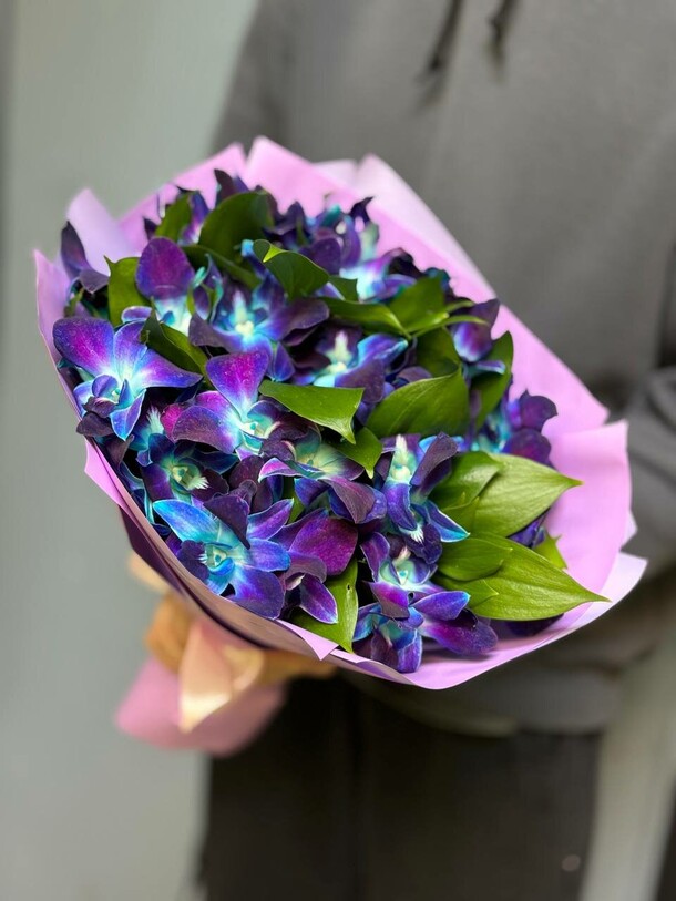 Букет из 25 орхидеи за 4800₽ с доставкой в Москве от Redrose Красная роза на Flawery