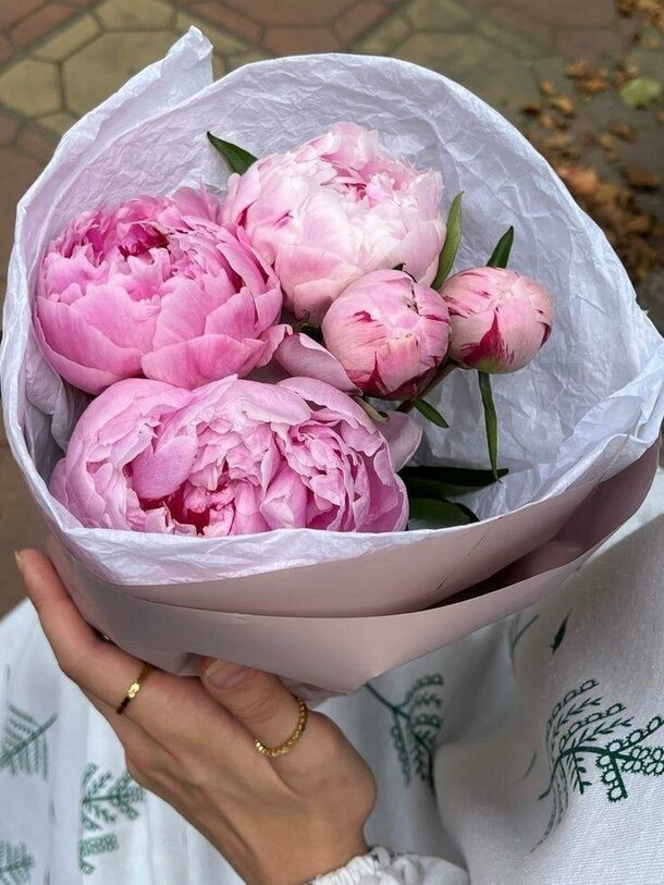 Букет из пионов, артикул F1194826 - 4259 рублей, доставка по городу. Flawery - доставка цветов