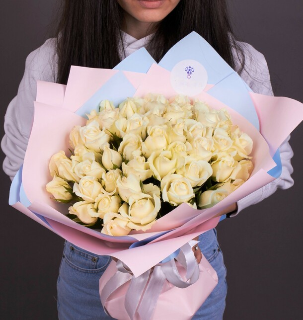 Букет цветов 51 белая роза за 9647₽ с доставкой в Москве от Flory Love на Flawery