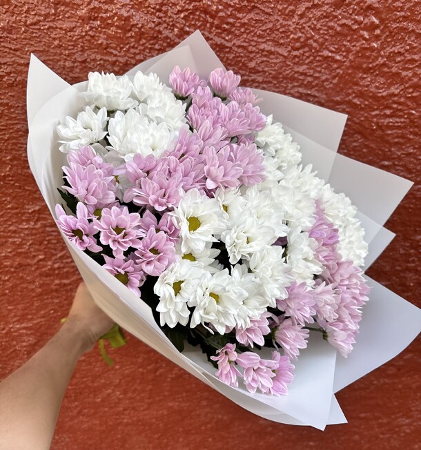 Букет из 9 кустовых хризантем за 4900₽ с доставкой в Москве от 51pion.Ru на Flawery