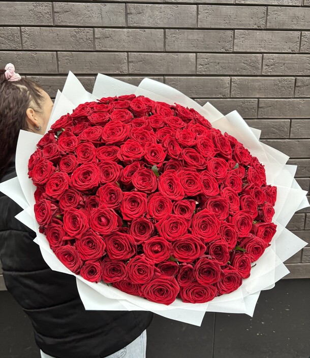 Букет из 101 красной розы red naomi за 40005₽ с доставкой в Москве от 51pion.Ru на Flawery
