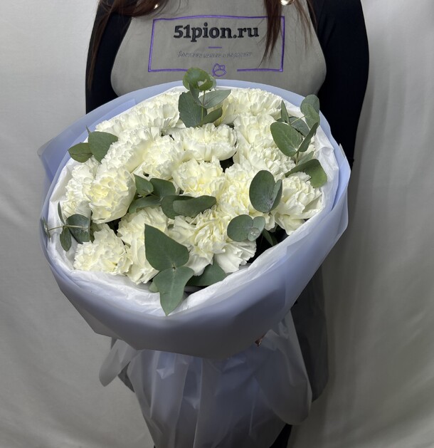Букет из 21 белой гвоздики за 5050₽ с доставкой в Москве от 51pion.Ru на Flawery