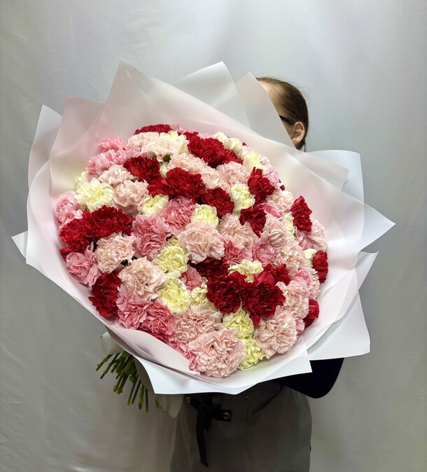 Букет из 101 диантуса микс за 14705₽ с доставкой в Москве от 51pion.Ru на Flawery