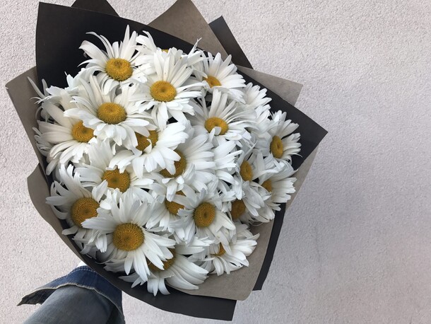 Букет цветов Ромашки крупные за 5000₽ с доставкой в Москве от Eva Flowers на Flawery
