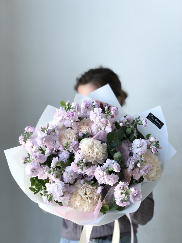 Букетик с маттиолой и гвоздикой за 6105₽ с доставкой в Москве от Eva Flowers на Flawery